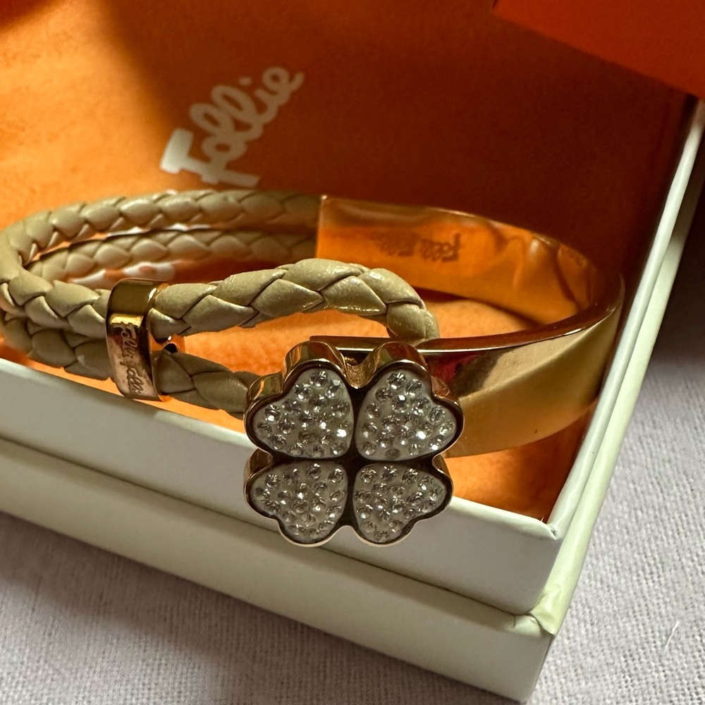 Gorgeous Folli Follie bangle/bracelet. Rose gold/ leather/ Swarovski crystal